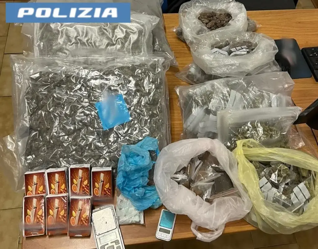 Catania, nasconde oltre 5 chili di droga in casa: arrestato 21enne a Picanello