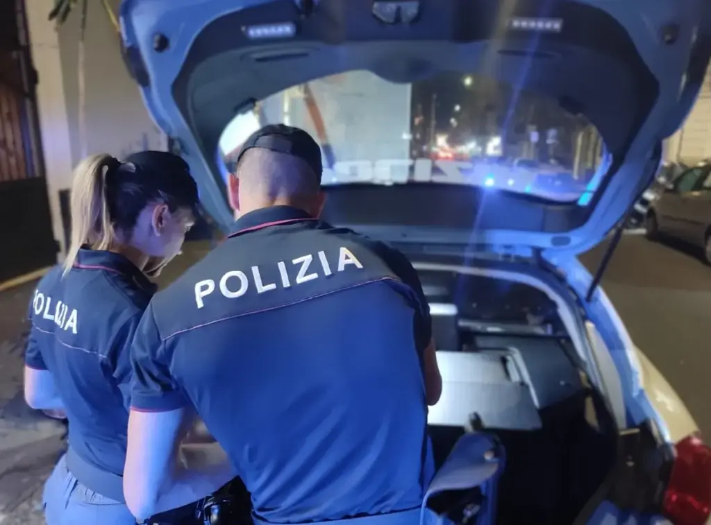 Furto di moto e aggressione agli agenti: arrestato 18enne, denunciato un minorenne