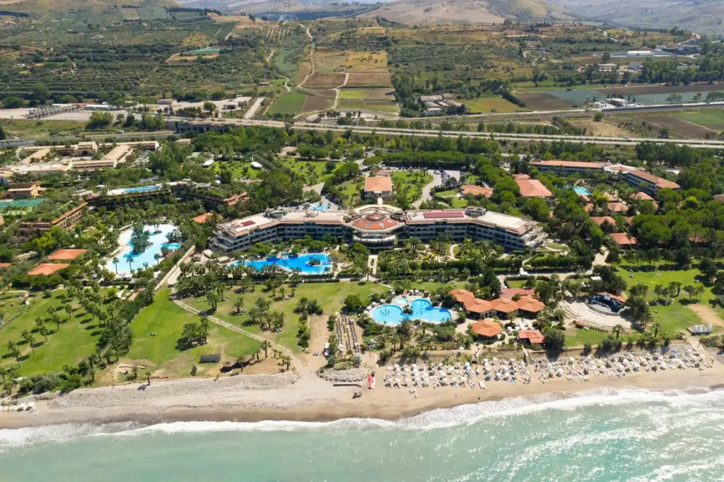 Clandestinos – Paella Tasting Menu: Grand Palladium Sicilia Resort & Spa celebra l’incontro tra gastronomia siciliana e spagnola