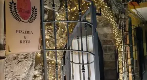Nuovo attentato incendiario alla pizzeria “Ulisse” a Tommaso Natale: paura e rabbia del titolare