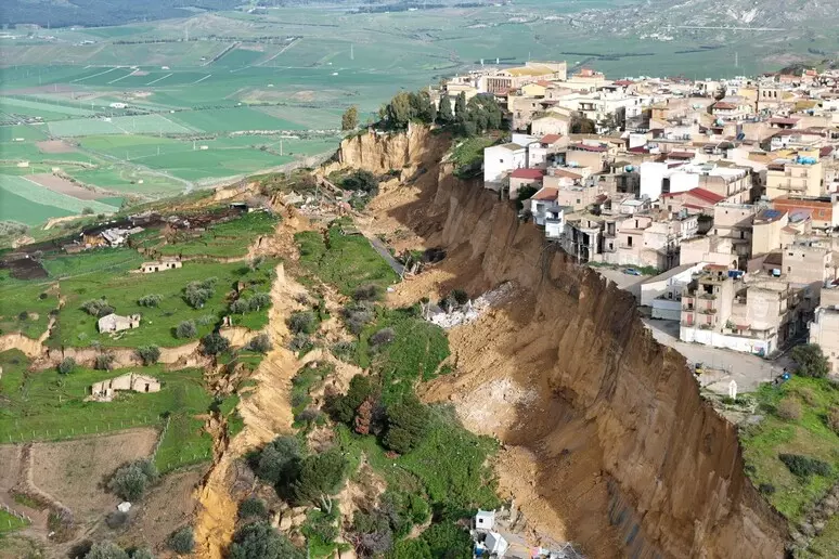 Niscemi, revocata l’interdizione in cinque isolati: residenti possono tornare a casa