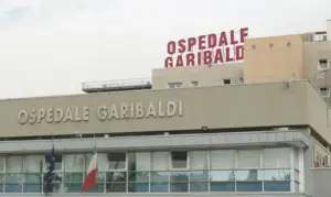 Catania, muore la 49enne aggredita in casa: si aggrava la posizione del marito arrestato