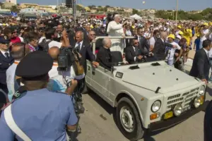 Il Papa a Lampedusa, torna in servizio la storica Fiat Campagnola