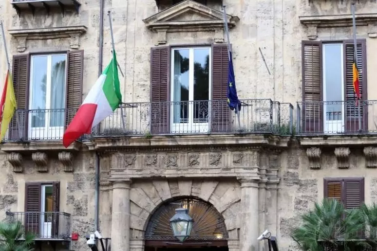 Palazzo d’Orléans, lavoratori del bar e della mensa licenziati dopo 10 anni