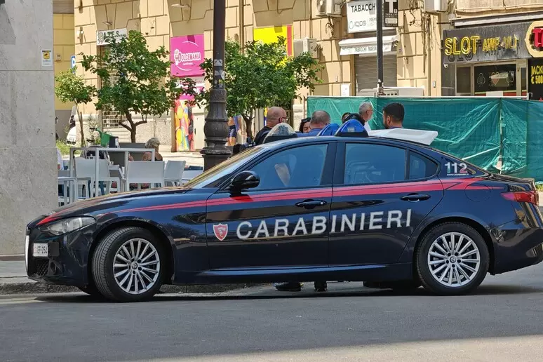 Zen 2 di Palermo: denunciati padre e figlio, sequestrate armi e droga