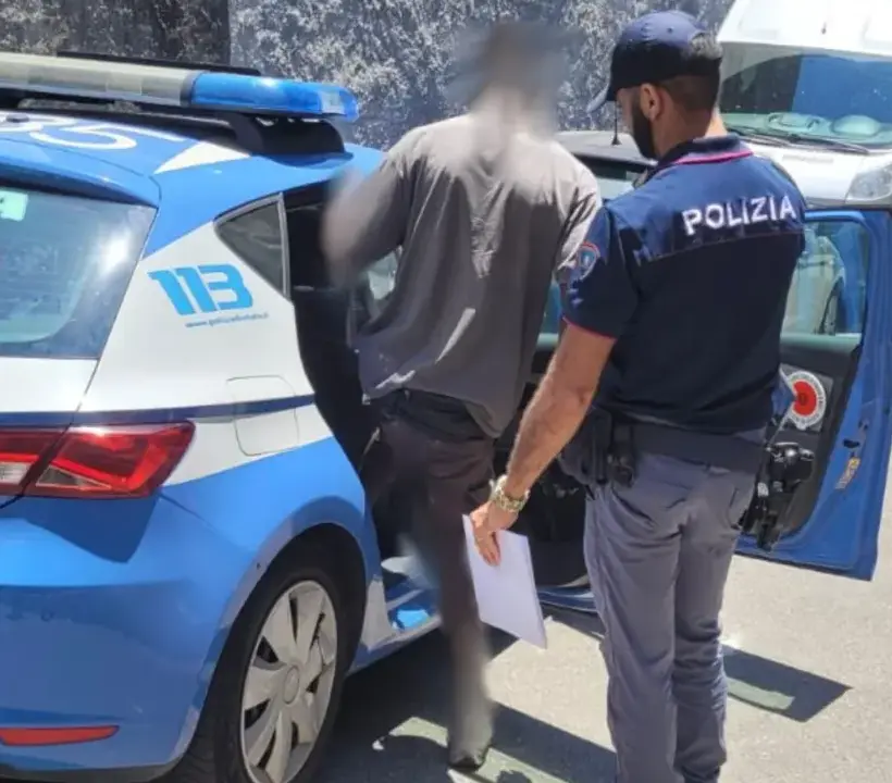 Violenza in ospedale: aggredisce sanitari e agenti, arrestato un 25enne