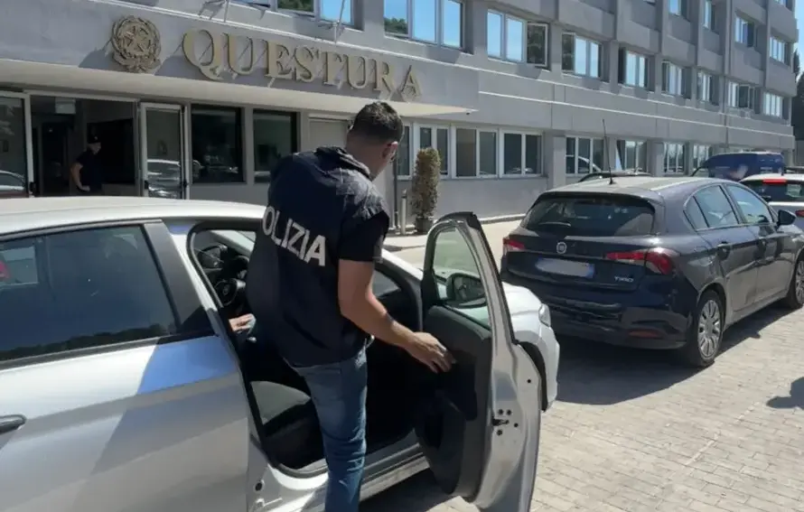 Criminalità giovanile, maxi operazione della Polizia in 44 province