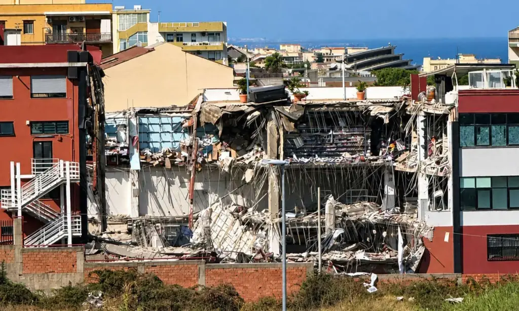 Crolla una palazzina a Messina: sette dispersi e almeno cinque feriti gravi