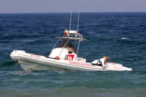Uomo disperso con canoa in mare, ricerche in corso a Gela