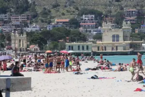 Turista morta nel mare di Mondello dopo aver accusato un malore