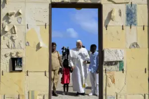 Papa Leone XIV a Lampedusa: “Affrontare la crisi migratoria con un piano di lungo periodo”