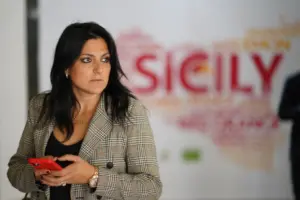 Cenere vulcanica e stop voli, Marano: “Subito un piano per gestire impatto fenomeni eruttivi Etna su trasporto aereo e ridurre i disagi”