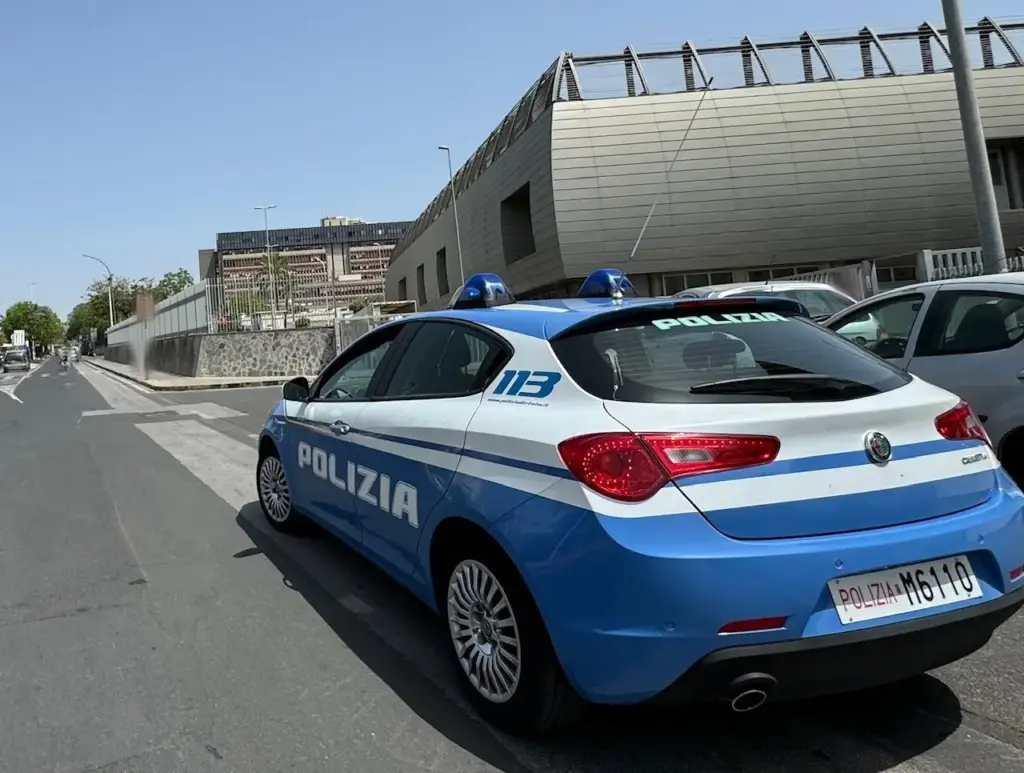 Studente straniero minaccia il vigilantes per una consegna: arrestato