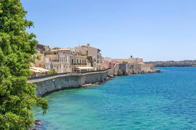 Emergenza idrica a Ortigia: disagi per residenti e turisti