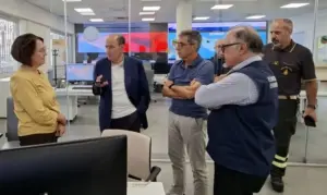 Incendi, Schifani visita la sala operativa unificata: “Avanti finché pericolo non sarà rientrato”