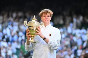 Sinner resta il re di Wimbledon, battuto Zverev in 4 set