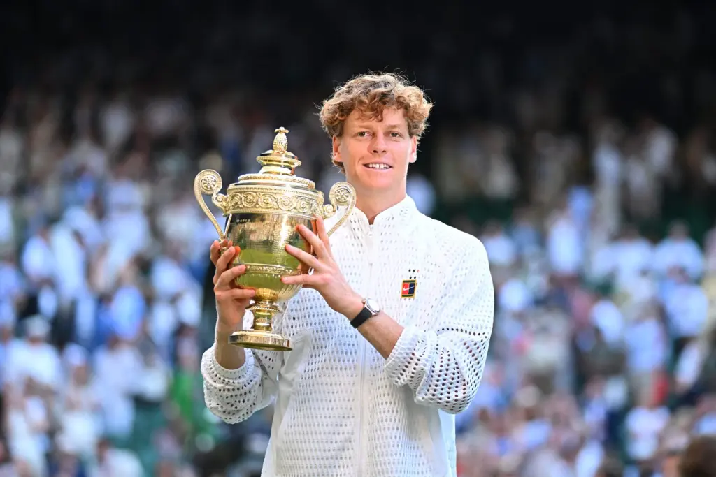 Sinner resta il re di Wimbledon, battuto Zverev in 4 set