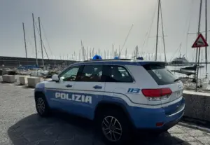 Tentati furti di auto al porto di Catania, sei giovani denunciati dalla Polizia di Stato