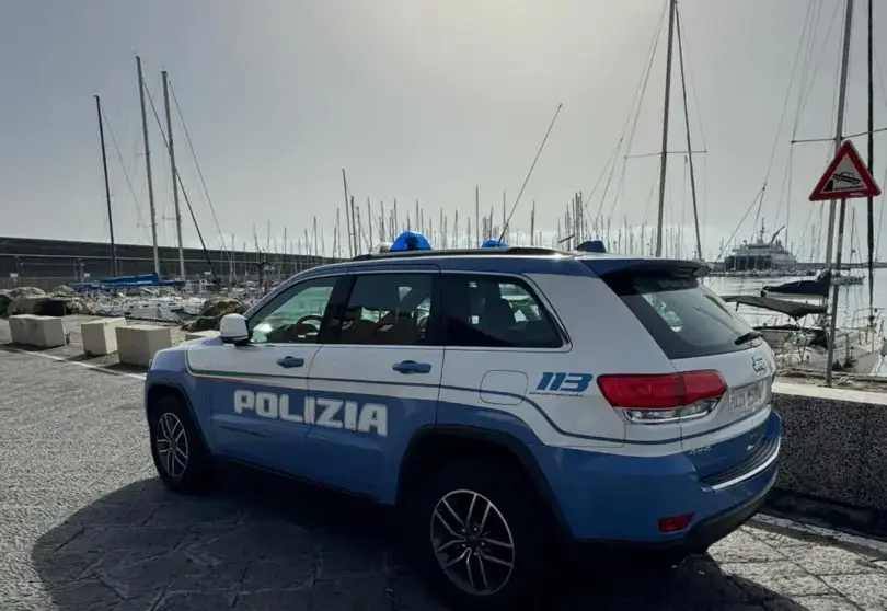 Tentati furti di auto al porto di Catania, sei giovani denunciati dalla Polizia di Stato