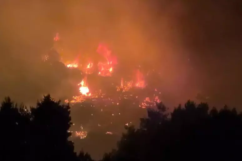 In Sicilia 328 roghi e 24.451 ettari andati in fumo, pari a 34.930 campi da calcio