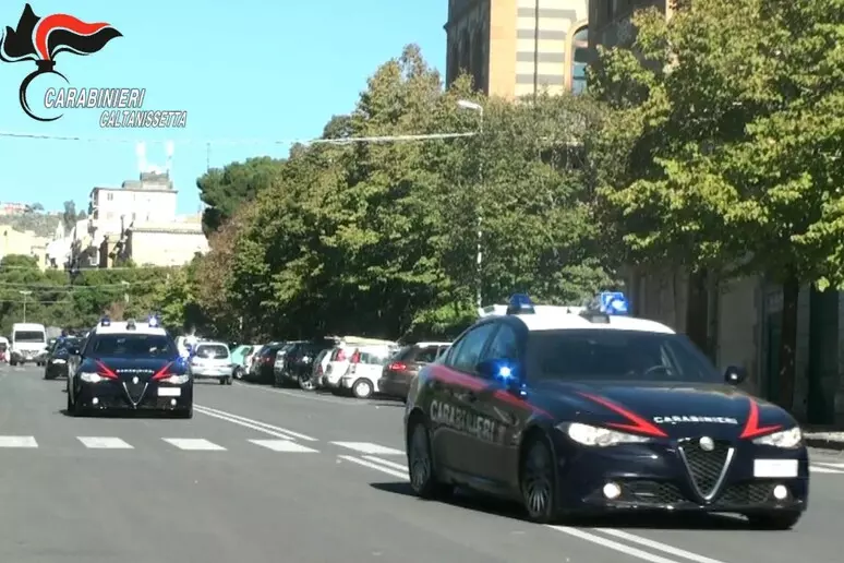 Anziani in pessime condizioni in tre case di riposo nissene: 11 indagati
