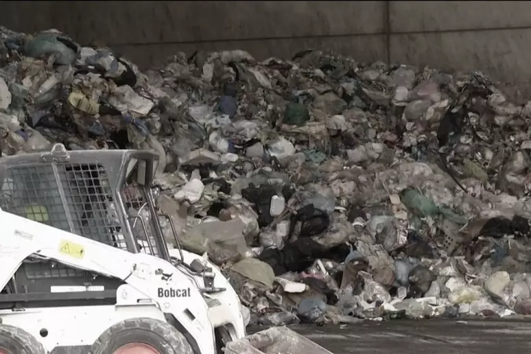 Gela, schiesto lo stop ai conferimenti esterni nella discarica Timpazzo