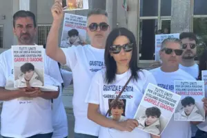 Caso Gabriele Giadone, esposto dei genitori contro la scuola: “Convocata una riunione per scoraggiare il sit-in”