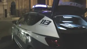 Palermo, parcheggiatore abusivo minaccia passanti con una bottiglia rotta