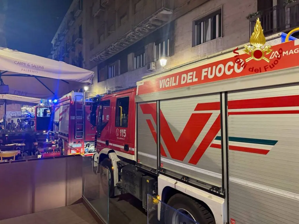 Palermo, incendio in via Maqueda: evacuato un palazzo di cinque piani