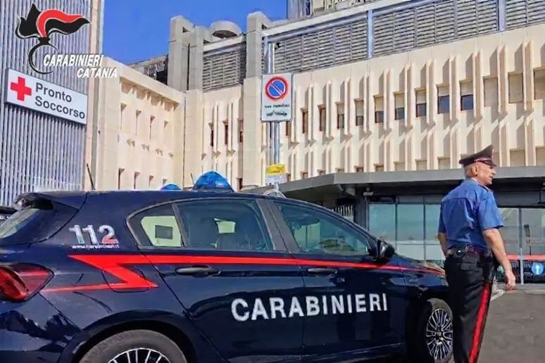 Madre e figlia in ospedale dopo lite, ex fidanzato evade per cercare la 20enne