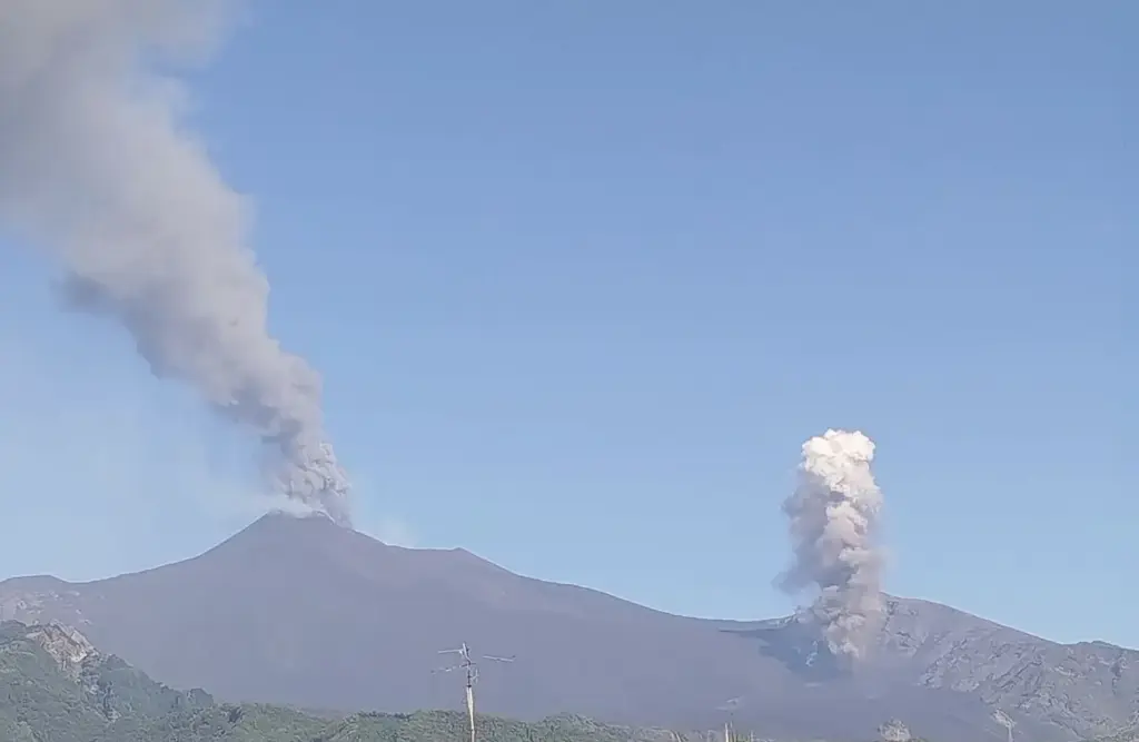 Etna, si apre bocca effusiva in Valle del Bove: nuova colata lavica