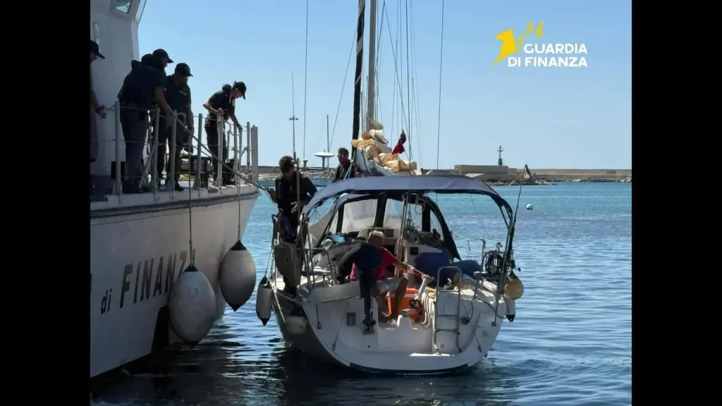 Migranti nascosti su una barca a vela diretta a Mazara: arrestato il proprietario