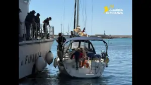 Migranti nascosti su una barca a vela diretta a Mazara: arrestato il proprietario