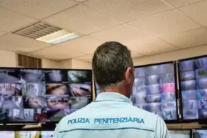 Agrigento, detenuto tenta il suicidio in cella: salvato da un agente penitenziario