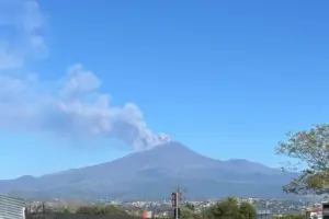 Etna, nuova nube di cenere: l’aeroporto di Catania chiude fino alle 15