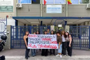 Scuole a Palermo, protesta degli studenti: “Mancano climatizzatori e sicurezza”