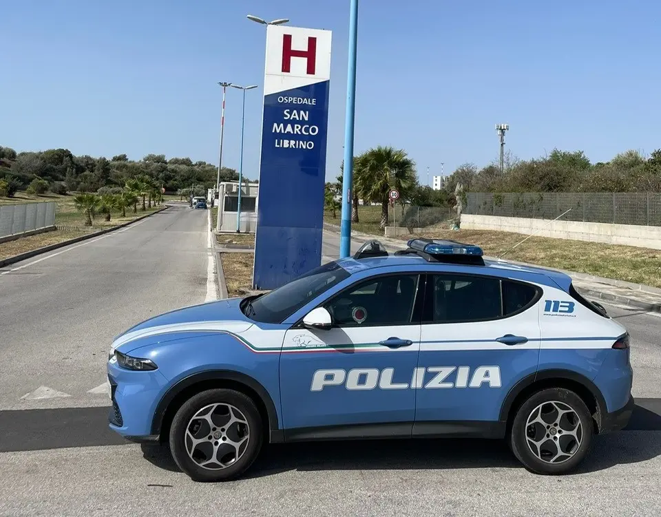 Aggredisce la convivente con pugni alla schiena: 51enne arrestato