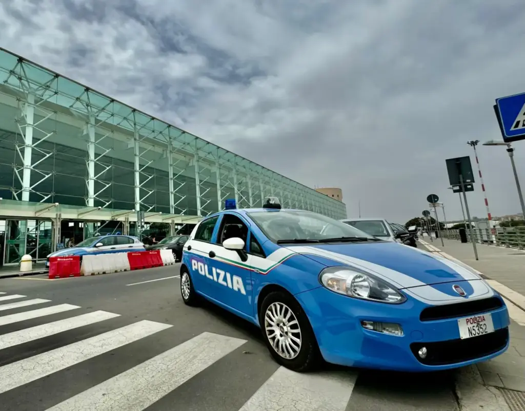 Contrasto ai taxi abusivi in aeroporto, denunciato un 31enne