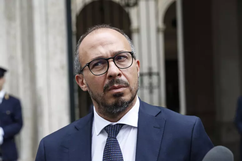 Faraone attacca La Vardera: “Si deve dare una calmata, così fa il lavoro della destra”
