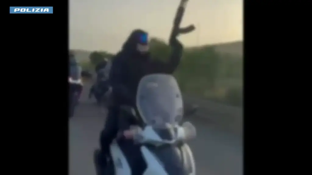 Corsa clandestina di cavalli con kalashnikov: arrestato giovane del clan Cappello-Bonaccorsi