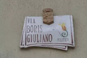 Castellana Sicula, la gaffe sulla targa di Boris Giuliano compare “politico”