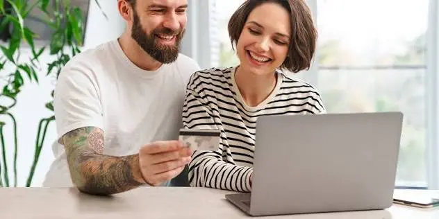 Comprare un cane o un gatto online: come riconoscere un annuncio sospetto prima di pagare