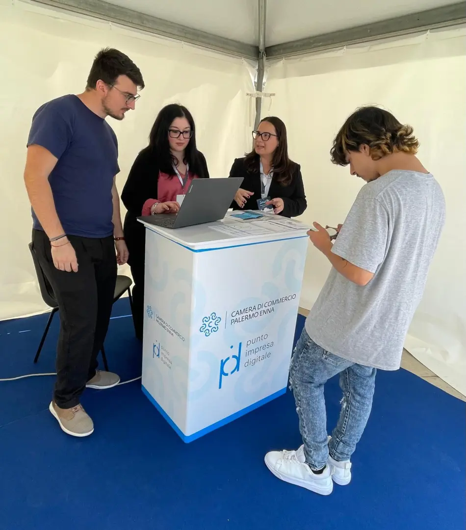Info Point Punto Impresa Digitale Camera di Commercio PA-En a Palermo Comics