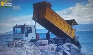 Messina, rifiuti smaltiti a mare: sequestrate tre aziende e 115 mila euro