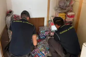 Catania, sequestrati oltre 6.700 prodotti contraffatti: nei guai un commerciante di Misterbianco