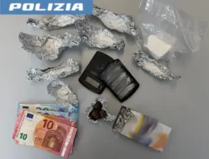 Blitz antidroga: arrestati due presunti spacciatori, sequestrati 450gr di droga