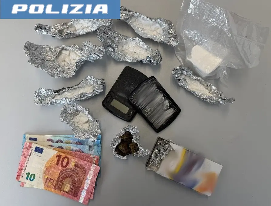 Blitz antidroga: arrestati due presunti spacciatori, sequestrati 450gr di droga