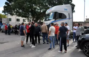 Fermo dei tir in Sicilia, ripartono i carichi di ortofrutta attraverso lo Stretto