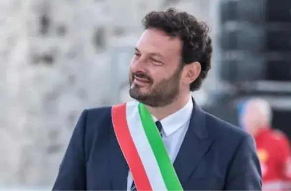 Siracusa, bufera sull’inchiesta Nexus: il sindaco Italia respinge le dimissioni e azzera la giunta. «Non sono il riferimento di alcun sistema»