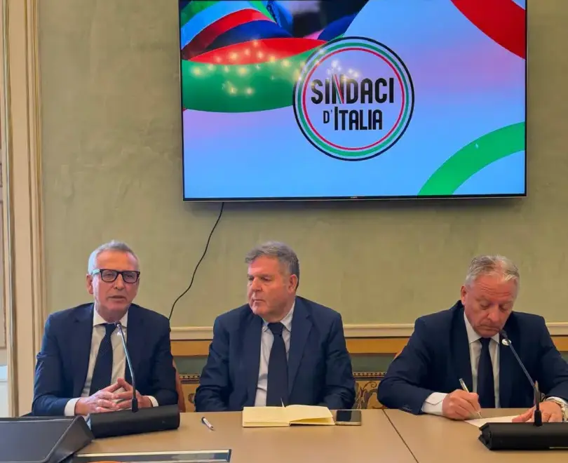 “Sindaci d’Italia”, il nuovo partito dei territori si presenta in Sicilia: “Capovolgiamo la piramide”